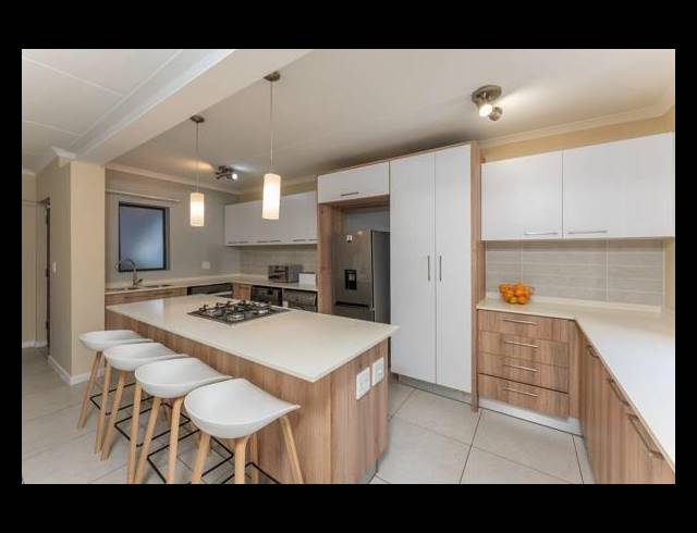 3 BEDROOM TOWNHOUSE FOR SALE IN MODDERFONTEIN